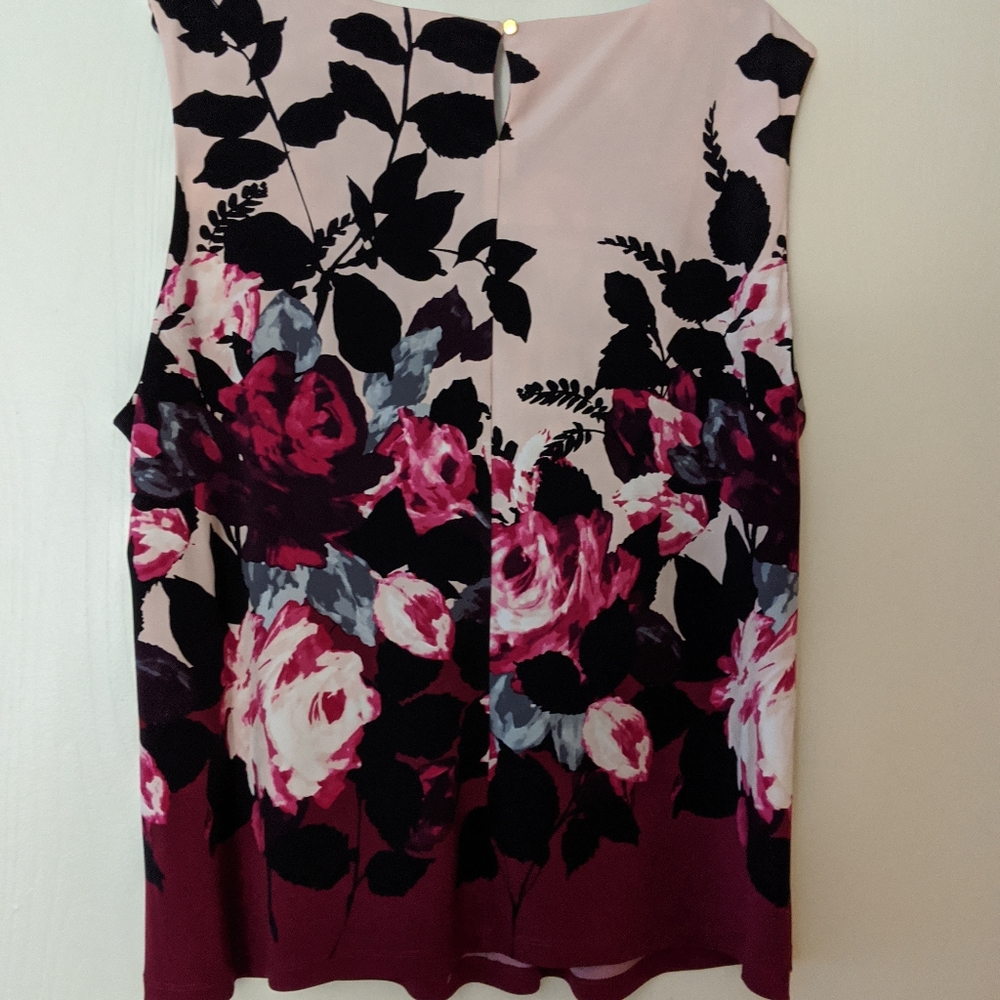 Woman's sleeveless top